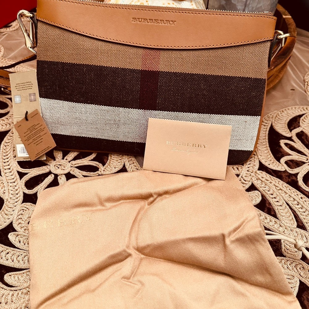 Burberry clutch